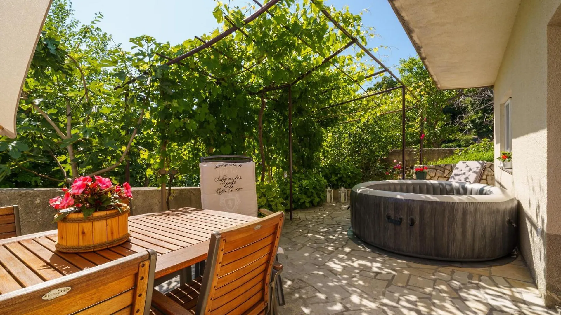 Jacuzzi Garden Retreat Apartment Bribir  Bribir (Primorje-Gorski Kotar)