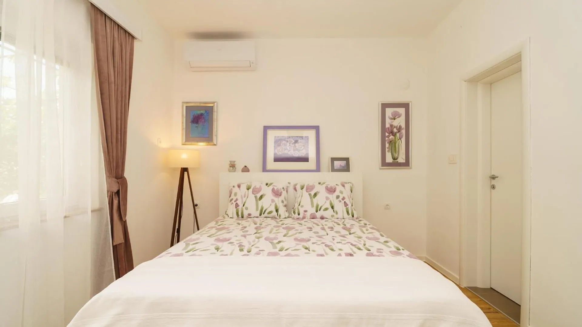 Jacuzzi Garden Retreat Apartment Bribir