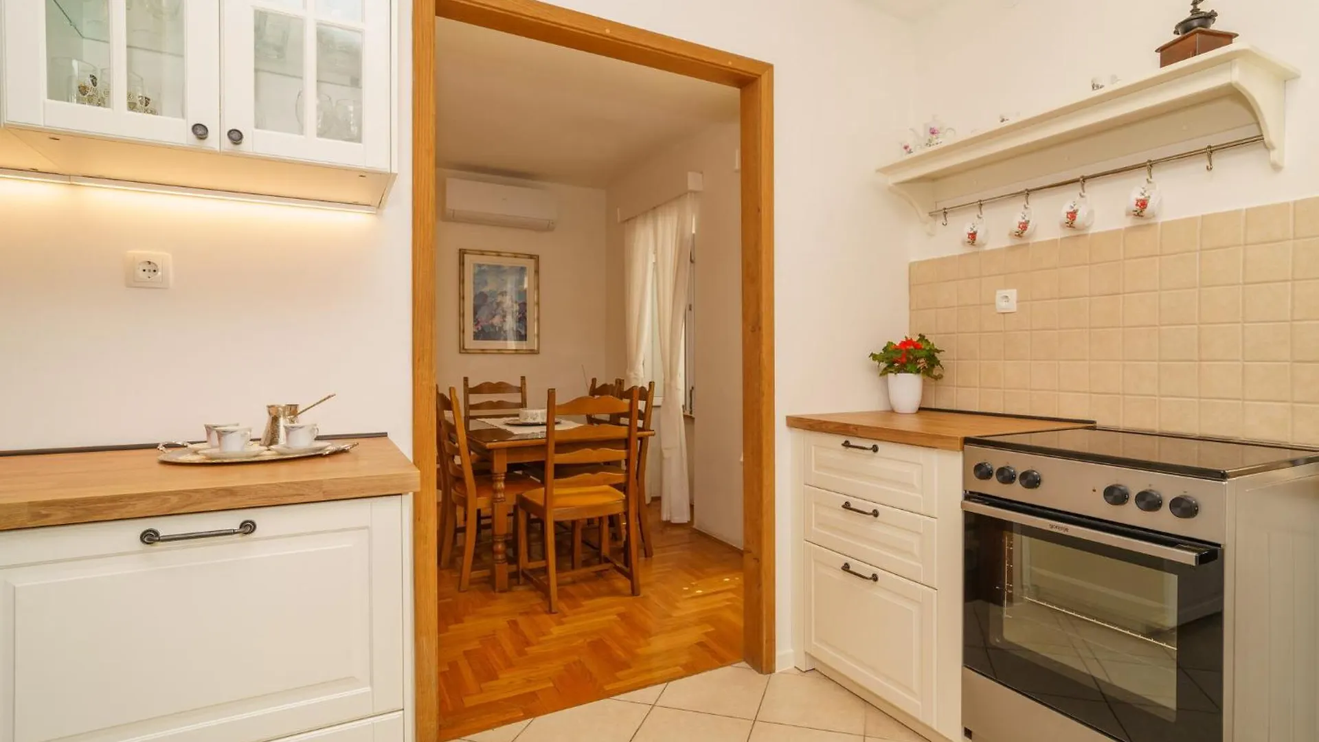 Jacuzzi Garden Retreat Apartment Bribir
