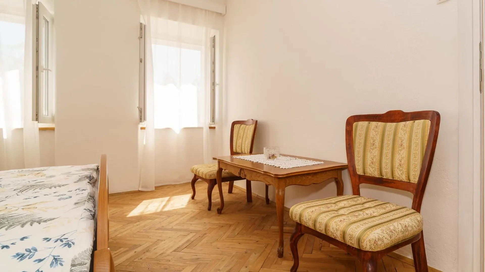 Jacuzzi Garden Retreat Apartment Bribir